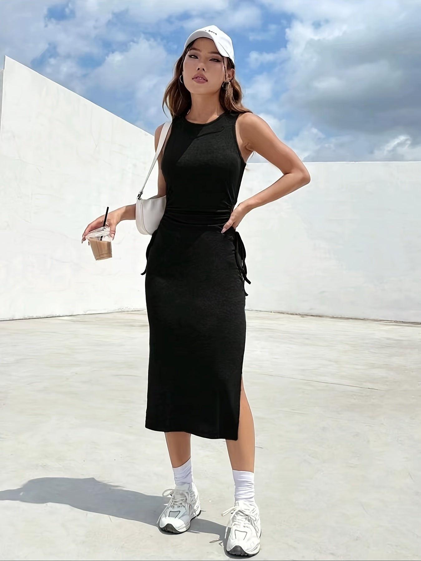 Fiana | Trendy Zwarte Midi Jurk Met Strikkoord