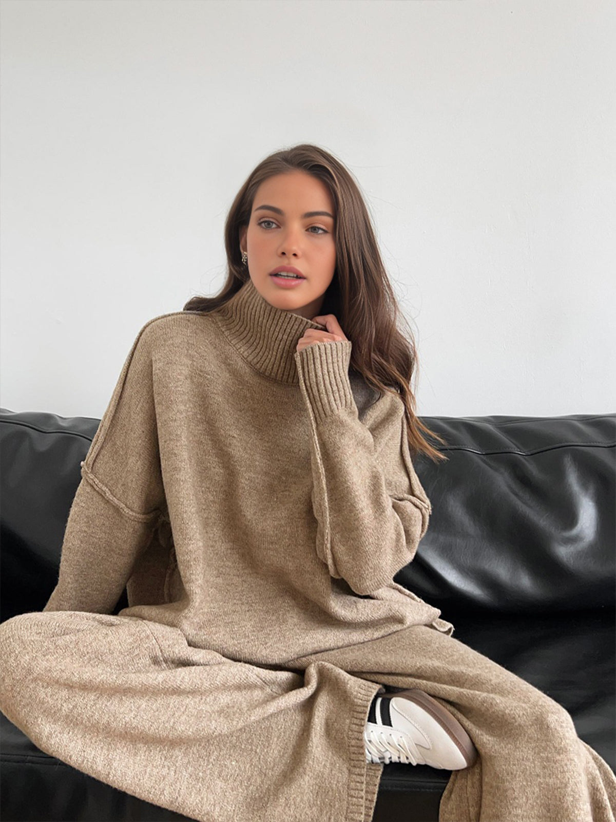Comfortabele elegante vrouwen set met zachte gebreide afwerking