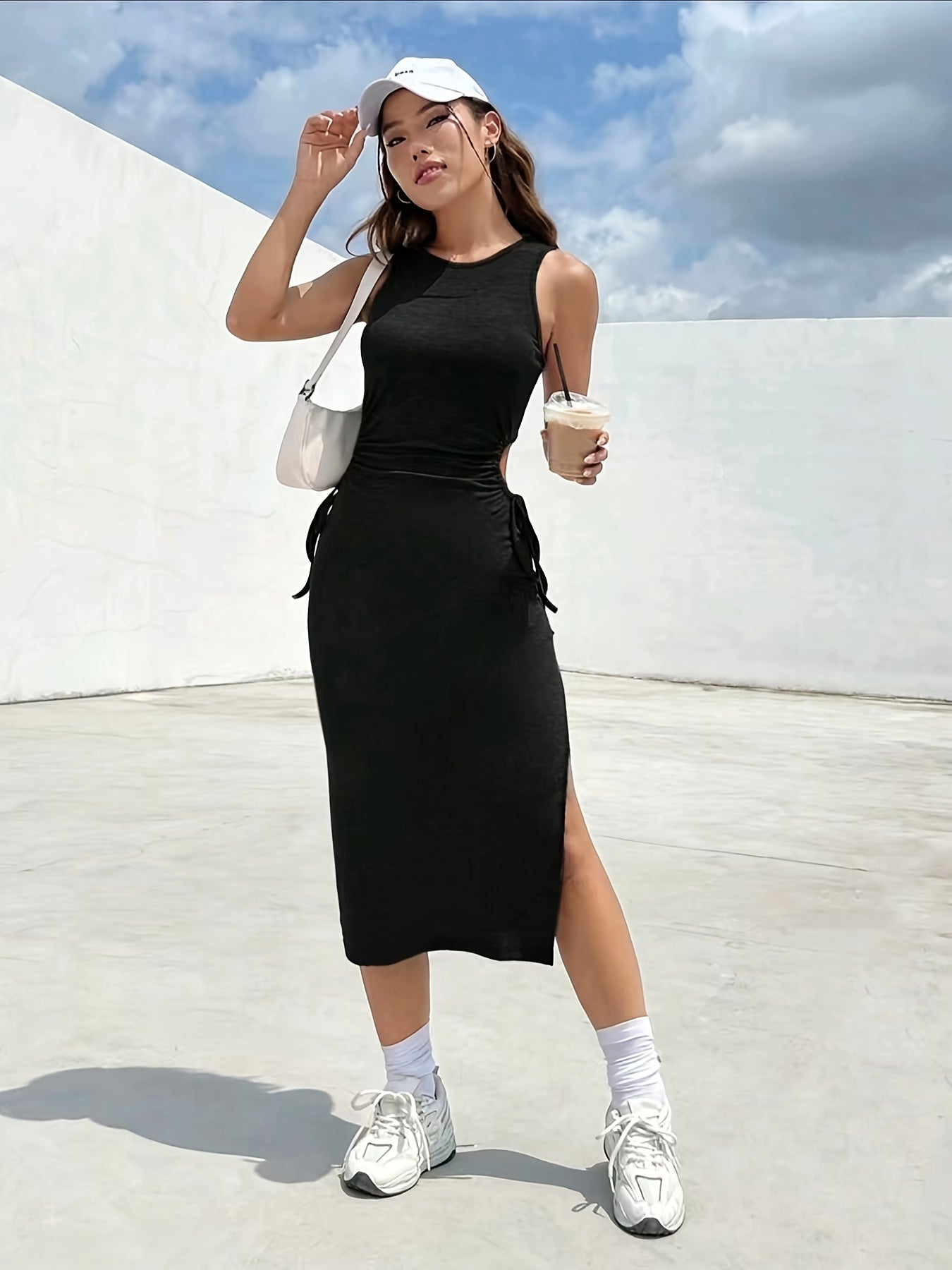 Fiana | Trendy Zwarte Midi Jurk Met Strikkoord
