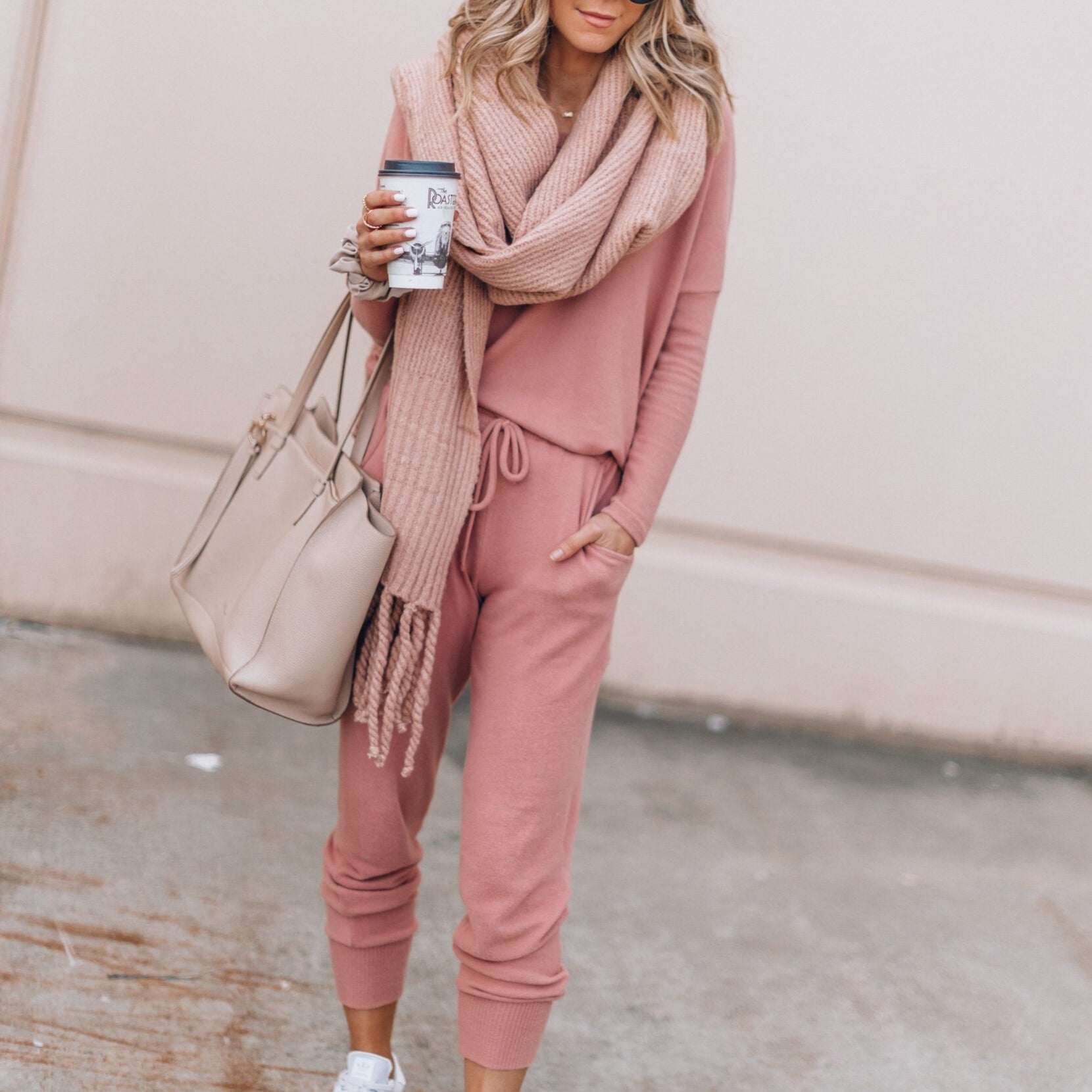 Zachte en comfortabele dames loungewear set met warme sweater