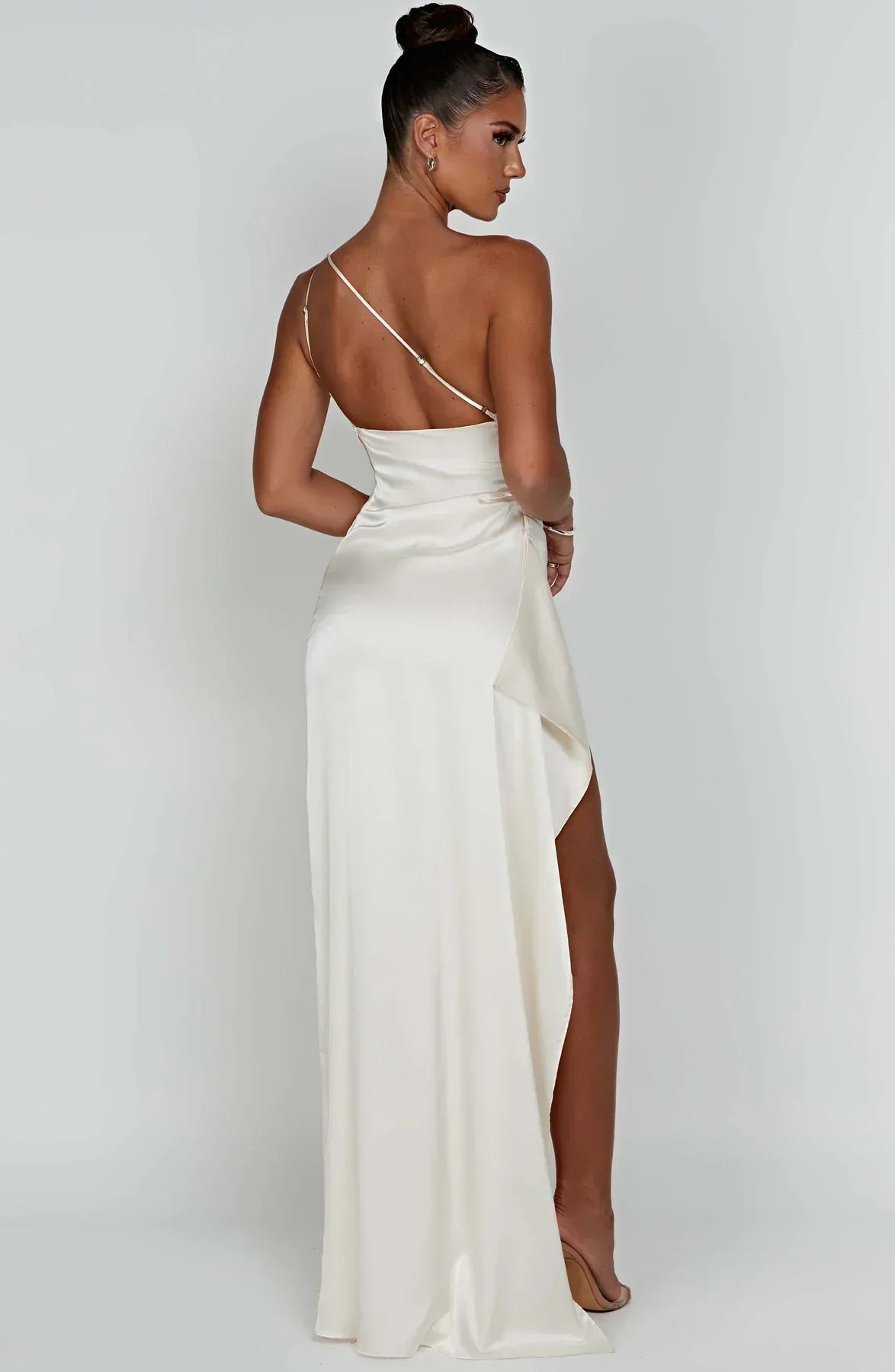 Jadey | Satijnen One-Shoulder Avondjurk met Hoge Split