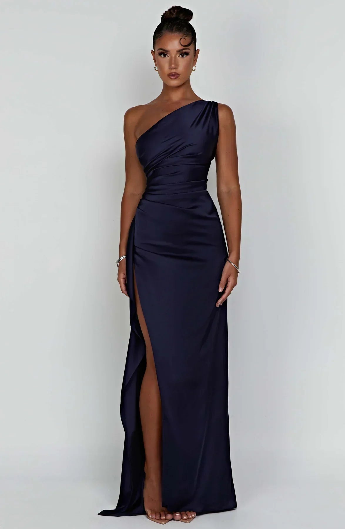 Jadey | Satijnen One-Shoulder Avondjurk met Hoge Split