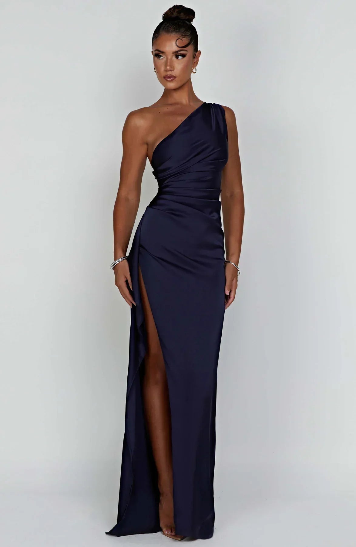 Jadey | Satijnen One-Shoulder Avondjurk met Hoge Split