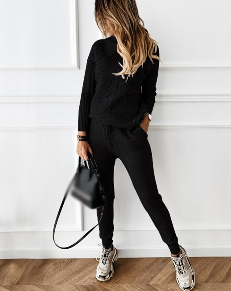 Zachte en comfortabele dames set met warme stijlvolle sweater